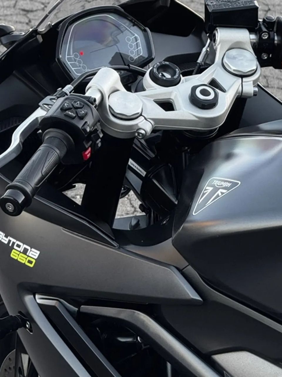 TRIUMPH DAYTONA 660